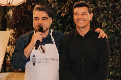 Equipe do Espaço Zabeu recebendo os convidados